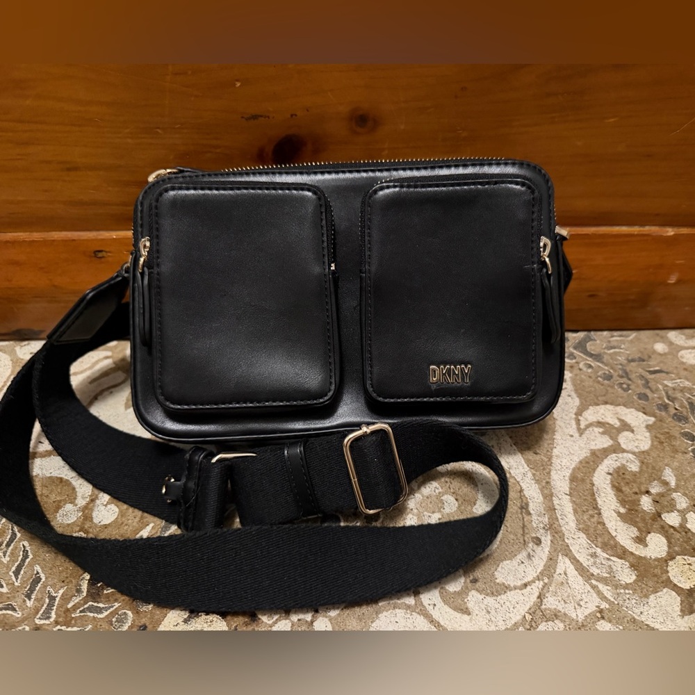 Like new DKNY leather crossbody